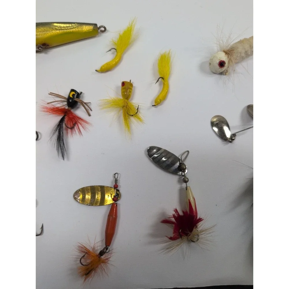 Vintage Fishing Lure Lot of 17